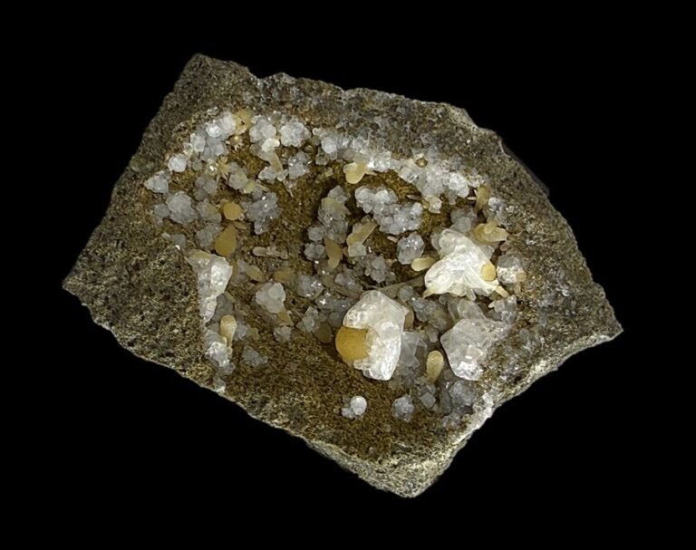MMS 57 P1258 Phillipsite, Chabazite, Calcite, Bundoora, Victoria