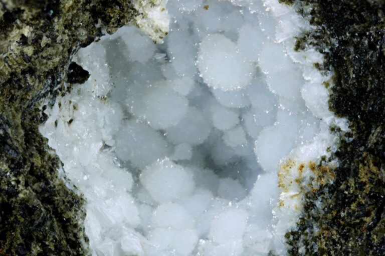 SOLD MMS 59 P1604 Phillipsite, Cowlesite, Levyne, Erionite, Jindivick, Victoria