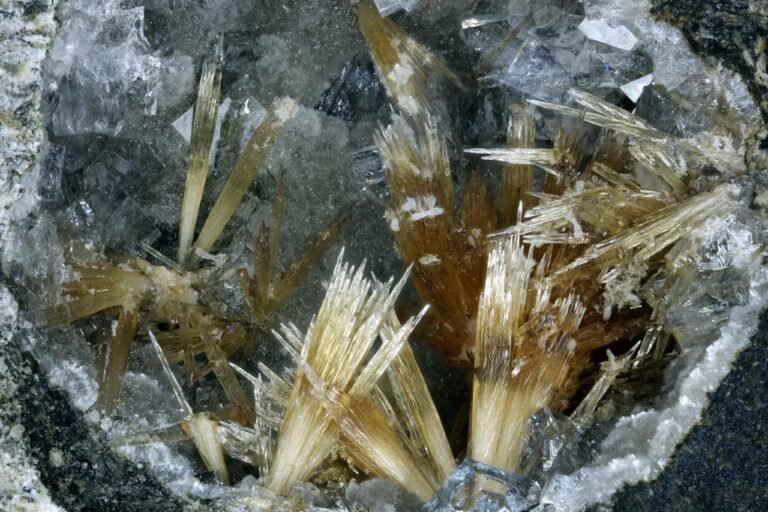 SOLD MMS 59 P1620 Calcite, Chabazite, Thomsonite, Jindivick, Victoria