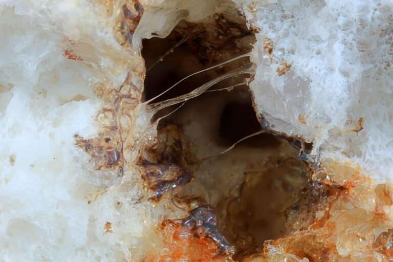 MMS 61 P466 Volcanic glass, Microcline, Quartz Eastern Hill, Mount Anakie, Victoria