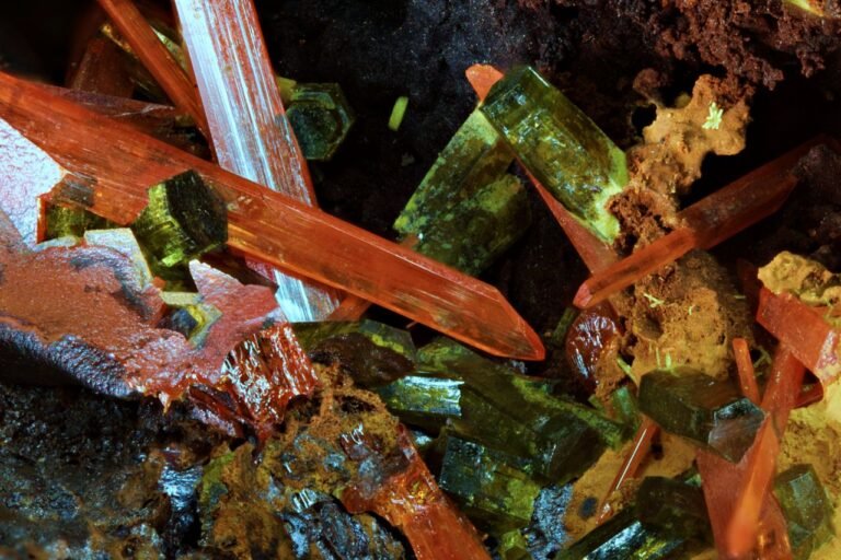 MMS 61 P474 Crocoite, Pyromorphite, Pyrolusite Platt Prospect, Dundas, Tasmania