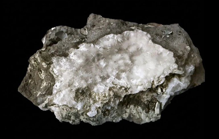 26060204 Natrolite, Cairns Bay, Flinders, Victoria