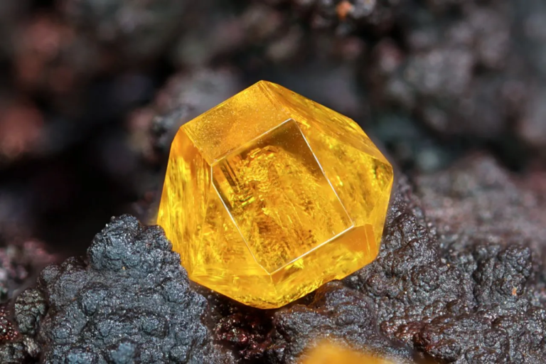 26060304 Wulfenite, Whim Creek, WA